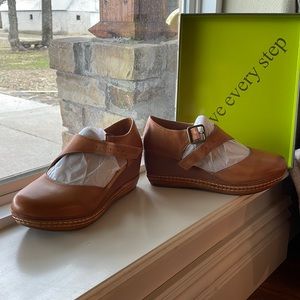 Antelope brand Tania tan leather wedge size 38